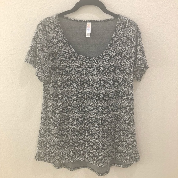 LuLaRoe Small Classic Tee preowned - Picture 1 of 1